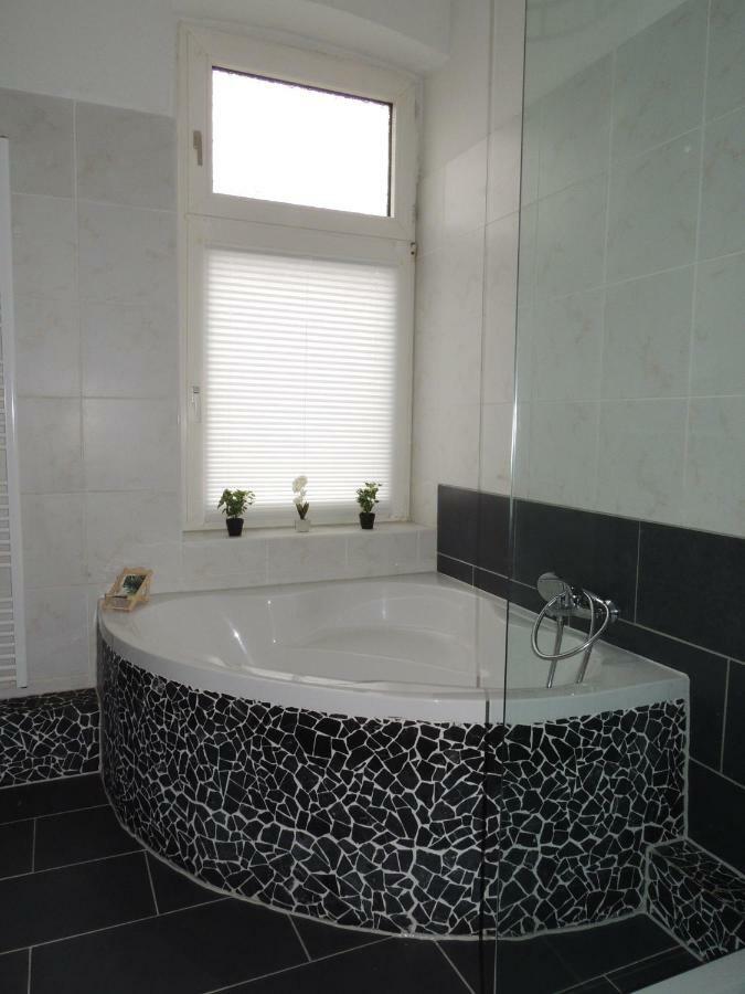 Zentrales Apartment In Gelsenkirchen Esterno foto