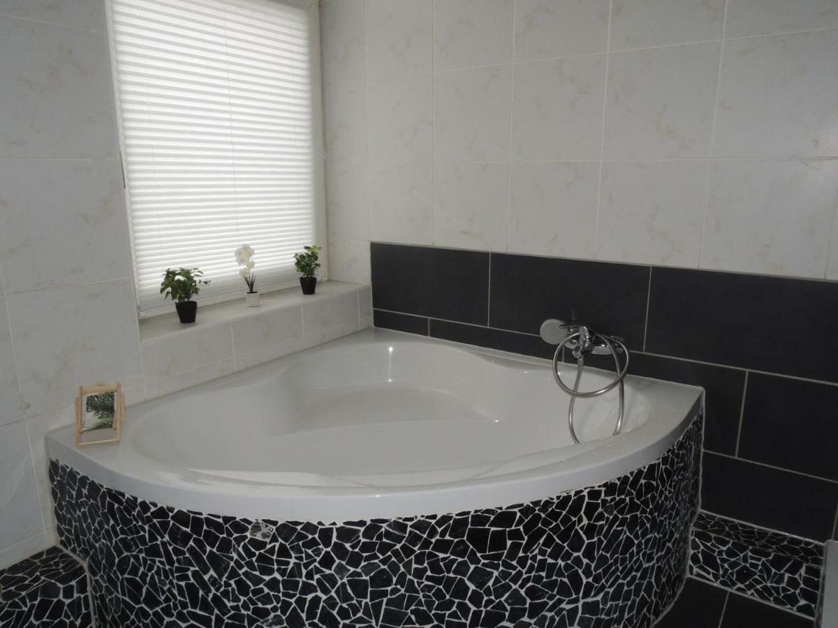 Zentrales Apartment In Gelsenkirchen Esterno foto